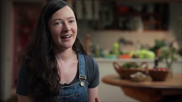 Kat Lavers_ Cô gái truyền cảm hứng với khu vườn nhỏ tạo ra 428Kg giữa lòng thành phố